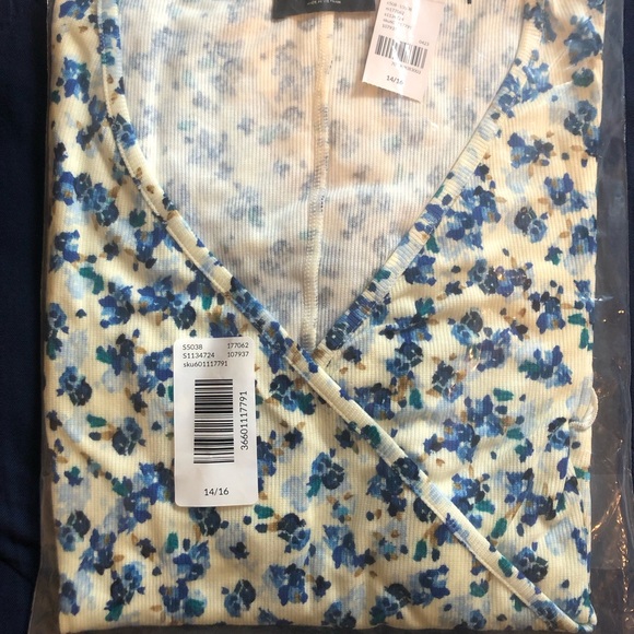 Lane Bryant floral blouse - Picture 5 of 5
